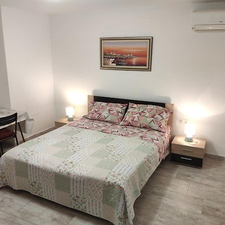 Mihaela Apartments Porec Bagian luar foto